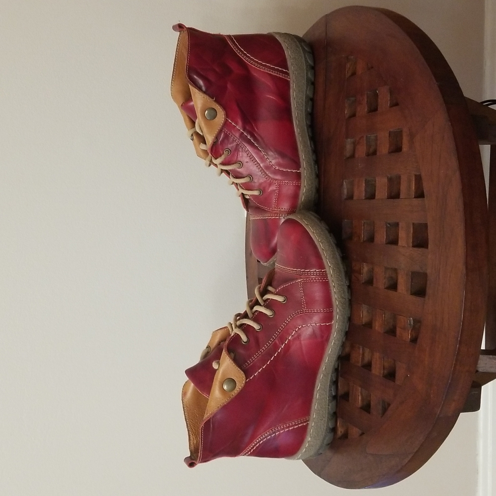 V Italia Boots 8.5/EU38